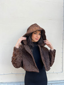 Pelliccia cropped con cappuccio N1