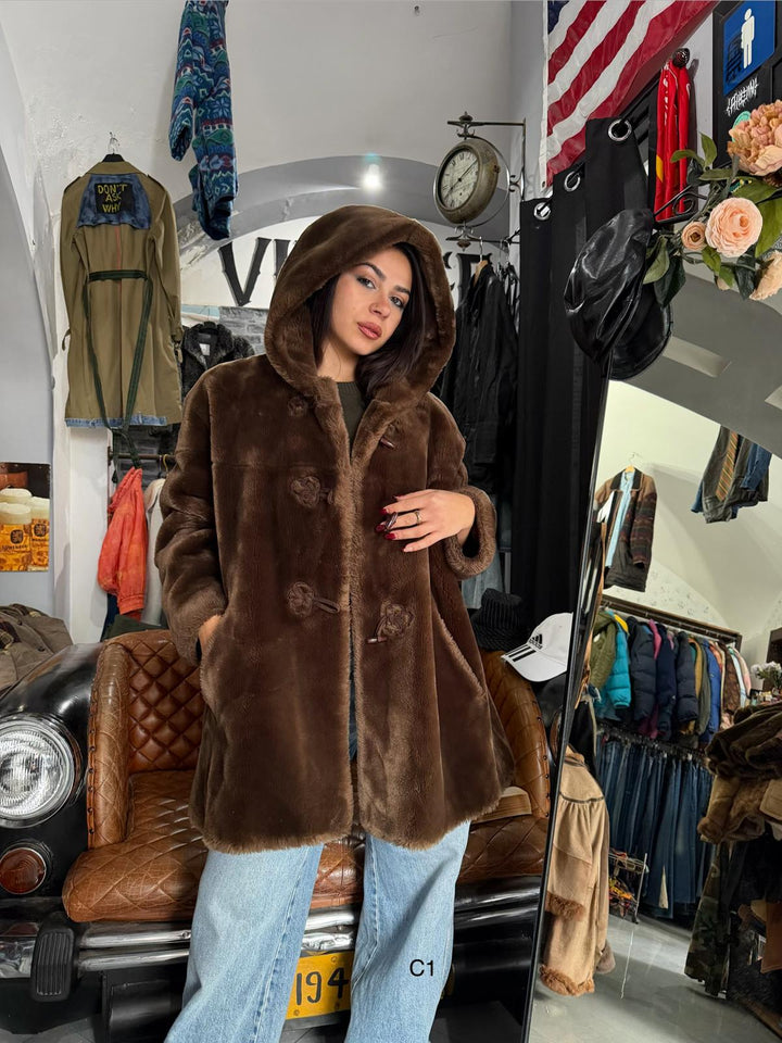 Pelliccia con cappuccio C1