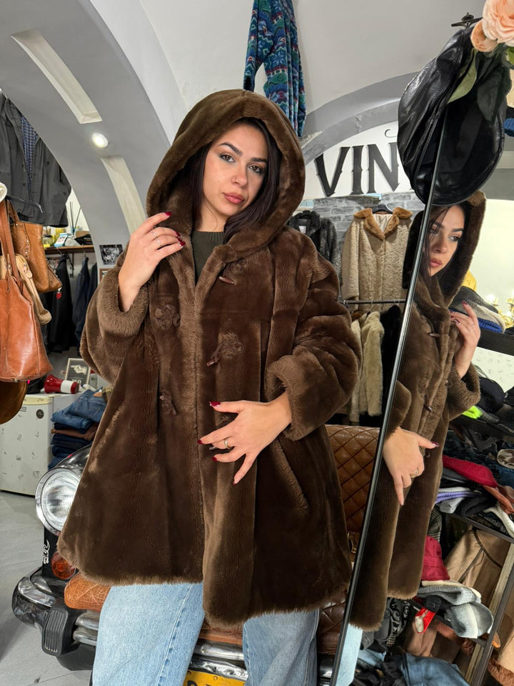 Pelliccia con cappuccio C1