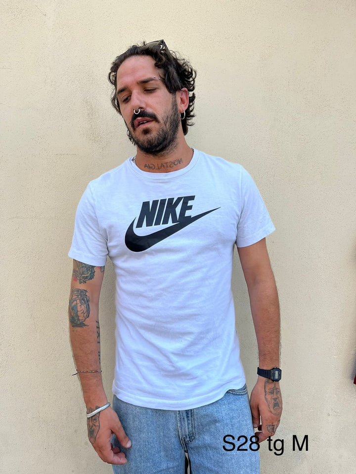 T-shirt Nike S28